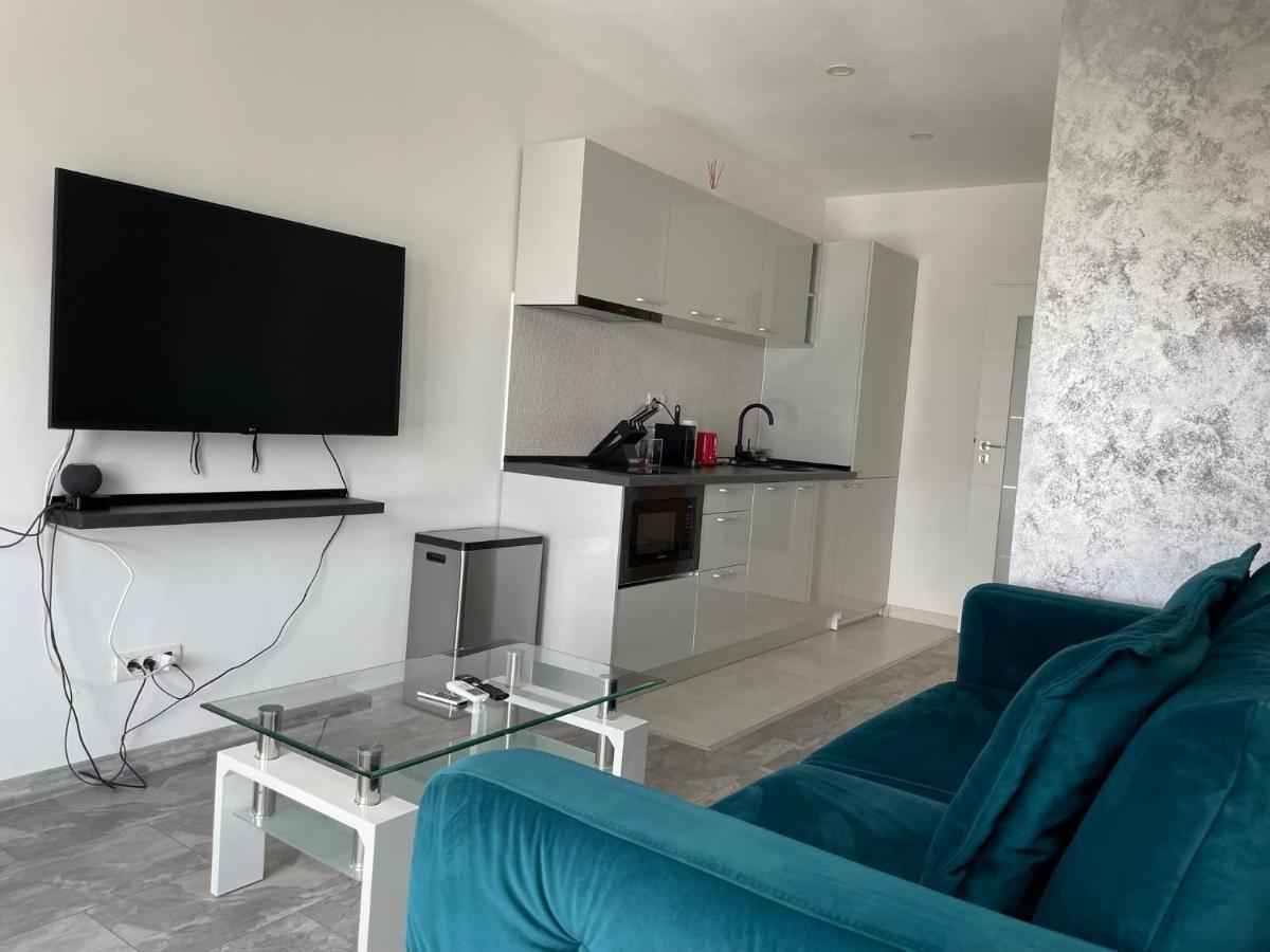 Cozy 2-Room Penthouse Lakeview W14 Bukarest Eksteriør billede