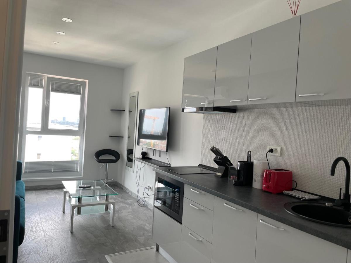 Cozy 2-Room Penthouse Lakeview W14 Bukarest Eksteriør billede